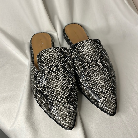 Banana Republic Snakeskin Mules - Size 8.5 - Picture 2 of 6